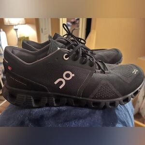 ON Women's Black Athletic Shoes